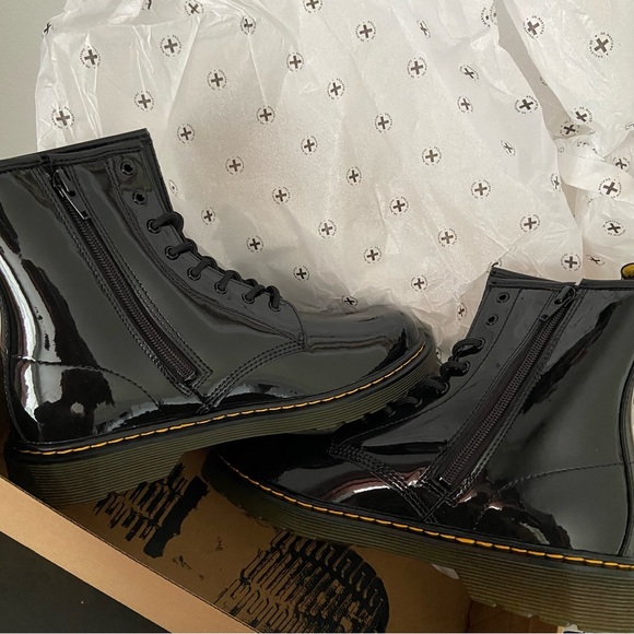 NIB Dr. Martens 1460Y Black Patent Leather Women's Boots - Picture 4 of 12